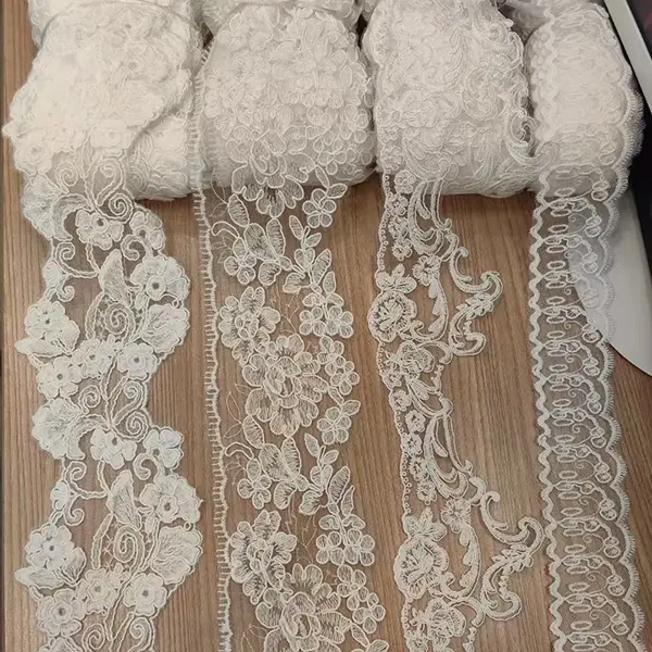 Fashionable နှင့် Exquisite ကွက် Polyester သည်အမျိုးသမီးများ၏အဝတ်အစားအတွက်ဇာထိုးလိုက်သည်